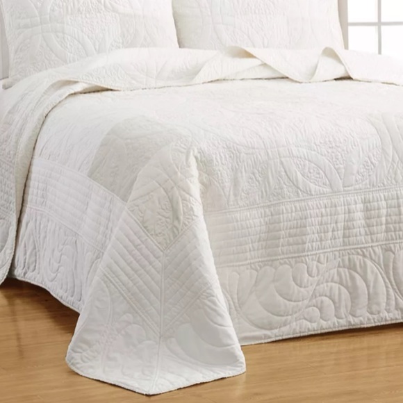 Martha Stewart Full Wedding Rings Pieced Velvet Satin Coverlet 96”x110” - Picture 4 of 7